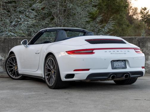 2017 Porsche 911 Carrera 4S Cabriolet