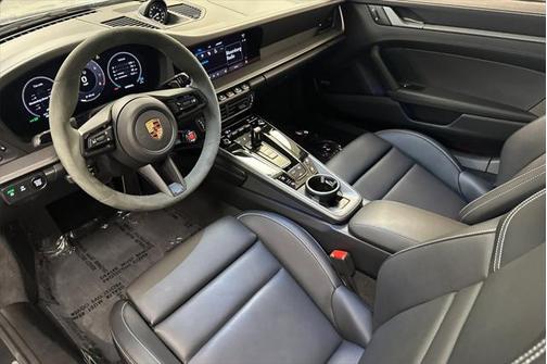 2025 Porsche 911 Carrera