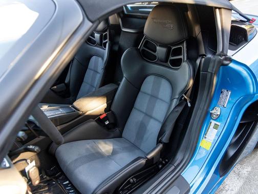 2024 Porsche 718 Spyder RS