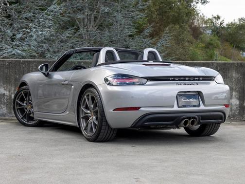 2025 Porsche 718 Boxster S