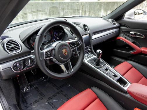 2025 Porsche 718 Boxster S