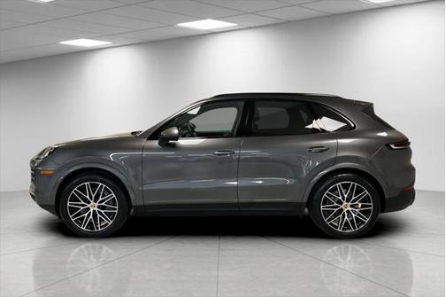 2024 Porsche Cayenne Base (Tiptronic)