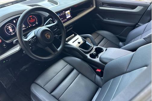 2024 Porsche Cayenne Base (Tiptronic)