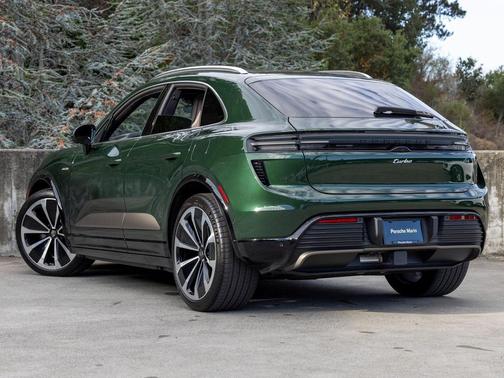 2024 Porsche Macan Turbo