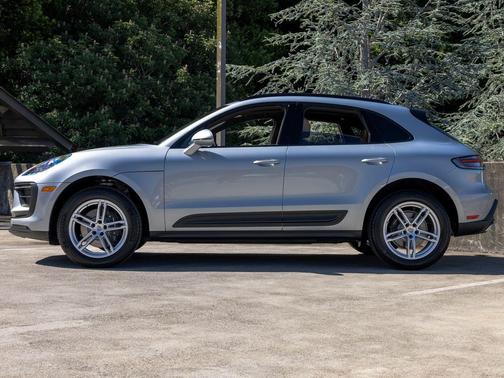 Dolomite Silver Metallic 2026 Porsche Macan Macan