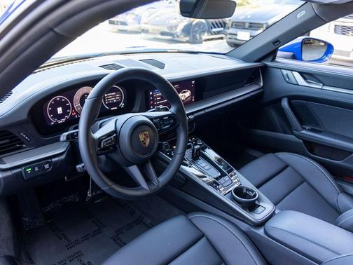 2025 Porsche 911 Carrera