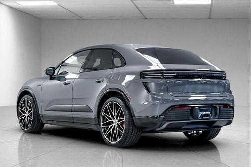 2025 Porsche Macan Turbo