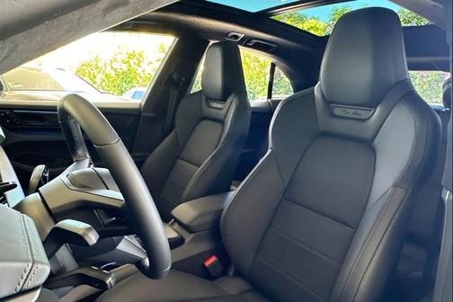 2025 Porsche Macan Turbo