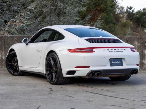 2019 Porsche 911 Carrera 4S