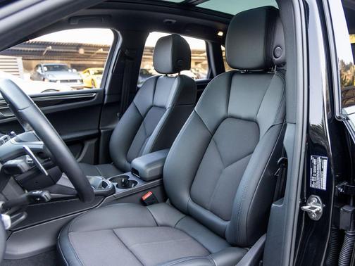 2025 Porsche Macan T