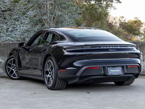 2025 Porsche Taycan 4