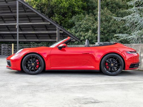 Guards Red 2022 Porsche 911 911 Carrera S