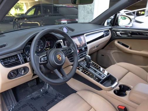 Volcano Grey Metallic 2026 Porsche Macan Macan
