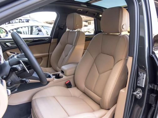 Volcano Grey Metallic 2026 Porsche Macan Macan