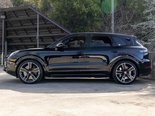 2023 Porsche Cayenne Turbo S