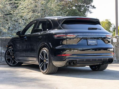 2023 Porsche Cayenne Turbo S