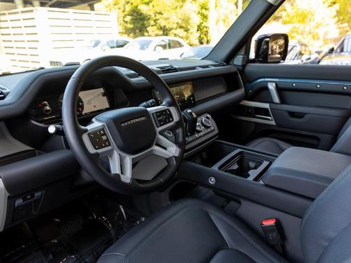 2024 Land Rover Defender 110 P400 S