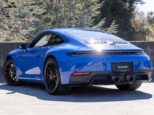 2025 Porsche 911 Carrera GTS