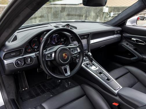 2017 Porsche 911 Carrera 4S