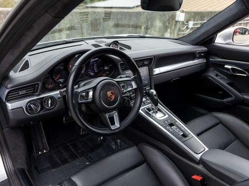 2017 Porsche 911 Carrera 4S