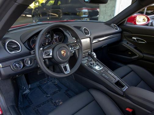 2025 Porsche 718 Cayman 