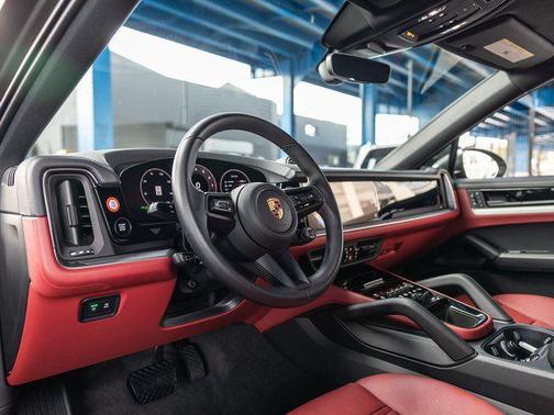 Quartzite Grey Metallic 2025 Porsche Cayenne Cayenne