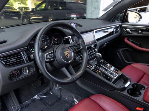 Volcano Grey Metallic 2023 Porsche Macan Macan