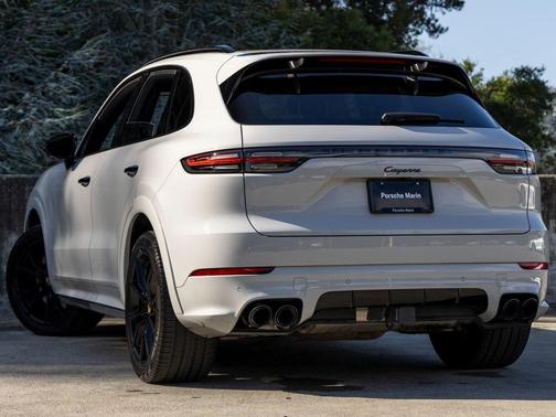 2022 Porsche Cayenne Platinum Edition
