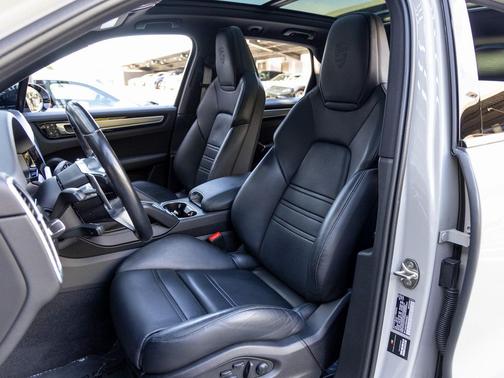 2022 Porsche Cayenne Platinum Edition