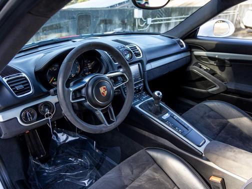 2016 Porsche Cayman GT4