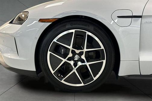 2025 Porsche Taycan 4
