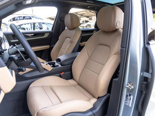 Dolomite Silver Metallic 2026 Porsche Cayenne Cayenne