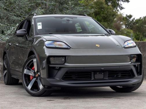 Aventurine Green Metallic 2026 Porsche Macan Macan Electric GTS