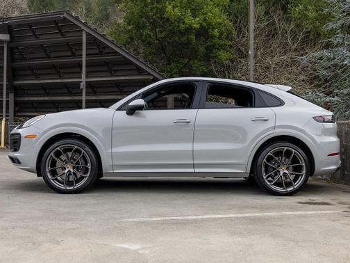 2023 Porsche Cayenne Platinum Edition