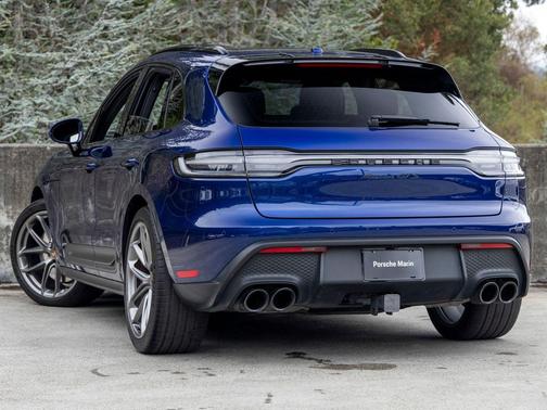 Gentian Blue Metallic 2024 Porsche Macan Macan GTS