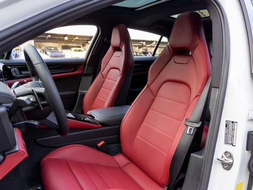 CARRARA WHITE 2026 Porsche Panamera 4
