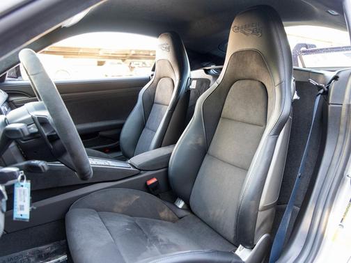 2025 Porsche 718 Cayman GT4 RS