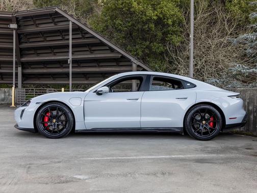 2024 Porsche Taycan GTS