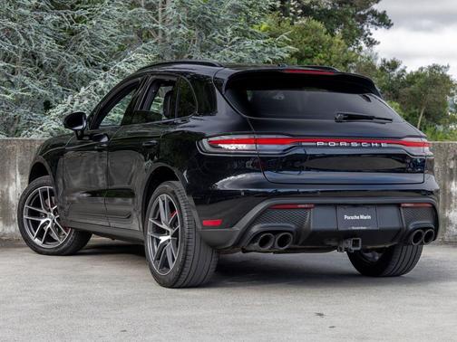 Volcano Grey Metallic 2022 Porsche Macan Macan