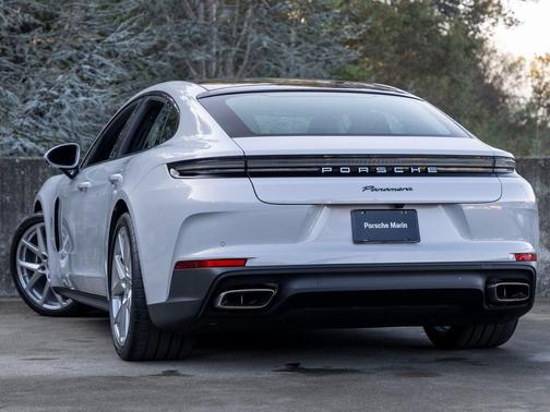 2025 Porsche Panamera 