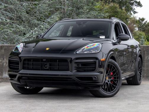 Chromite Black Metallic 2023 Porsche Cayenne GTS