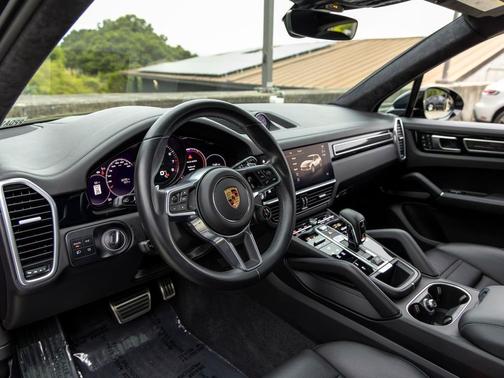 Chromite Black Metallic 2023 Porsche Cayenne GTS