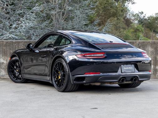 2019 Porsche 911 Carrera GTS