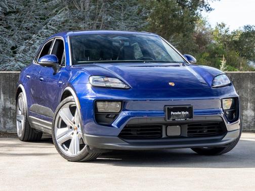 Gentian Blue Metallic 2025 Porsche Macan Macan Electric 4