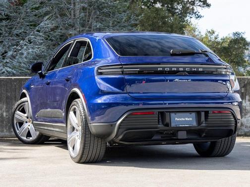 Gentian Blue Metallic 2025 Porsche Macan Macan Electric 4