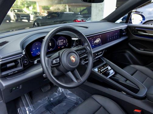 Gentian Blue Metallic 2025 Porsche Macan Macan Electric 4
