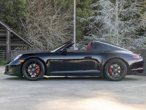 2018 Porsche 911 Targa 4 GTS