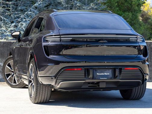 2026 Porsche Macan Turbo