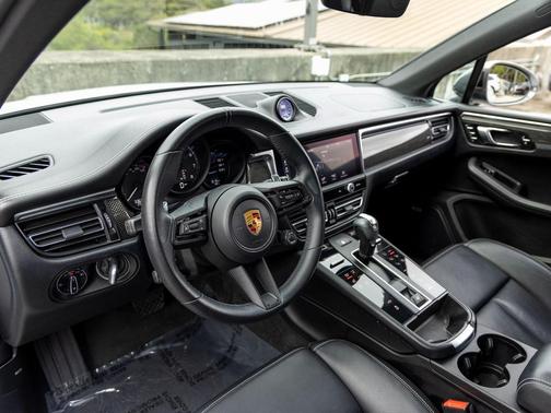 2023 Porsche Macan T