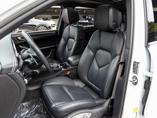 2023 Porsche Macan T